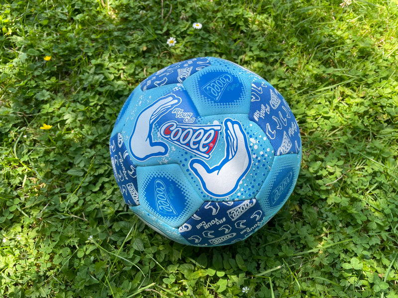 Laden Sie das Bild in Galerie -Viewer, Cooee Neopren Mini Beachsoccer, ideal für kleine Kinderhände