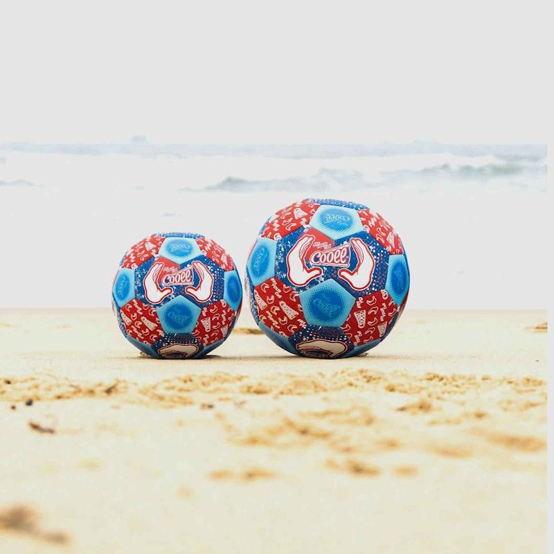 Laden Sie das Bild in Galerie -Viewer, Cooee Neopren Mini Beachsoccer, ideal für kleine Kinderhände