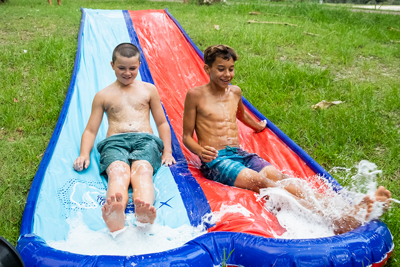Load image into Gallery viewer, Cooee 750 cm Rutsche und Wasserrutsche mit 2 Bodyboards