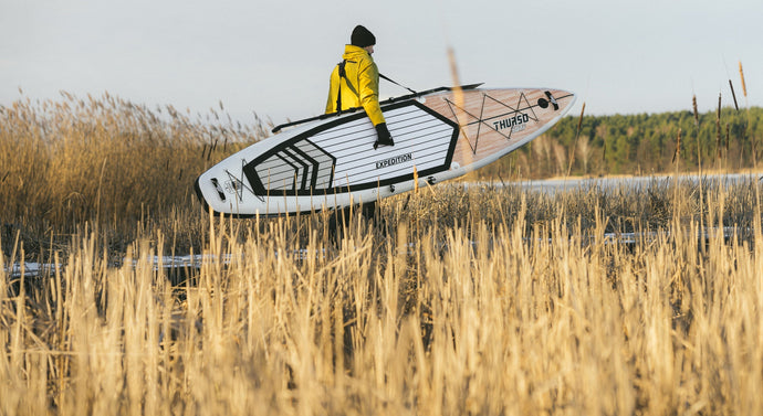 Ein Leitfaden für Stand-up-Paddleboarding bei kaltem Wetter