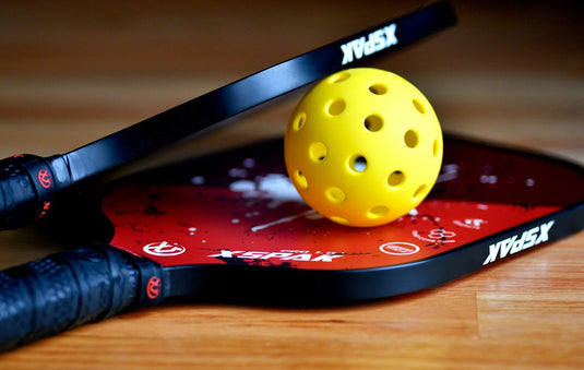 Indoor- vs. Outdoor-Pickleballs