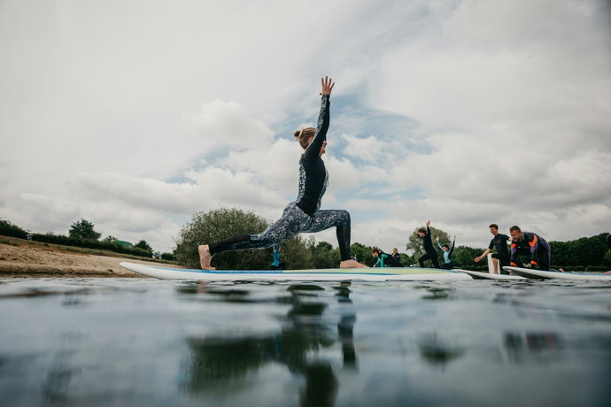 Balance auf den Wellen: Dein Guide für Yoga auf dem Paddleboard (SUP Yoga)
